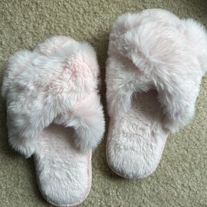 Cozy Pink Faux Fur Women's Slippers